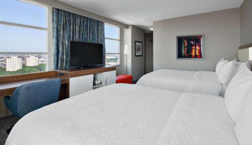 Queen Room with Two Queen Beds with Bath Tub - Mobility Accessible/Non-Smoking