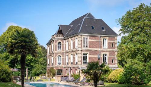 Apartment with Garden View