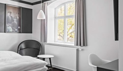 Standard Queen Room