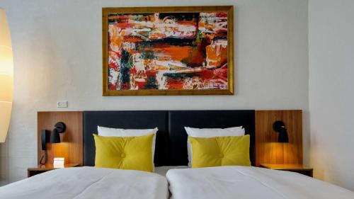 Junior King Suite with Sofa Bed and Bath Tub - Non-Smoking
