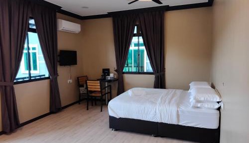 Deluxe Room (2 Adults + 1 Child)