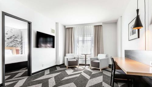 One-Bedroom King Suite