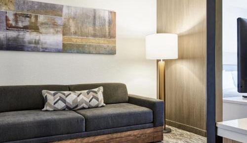 King Suite with Trundle Sofa - Communication Assistance