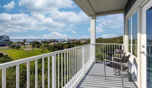 King Suite with Balcony (Mobility Accessible w/Roll-in Shower)