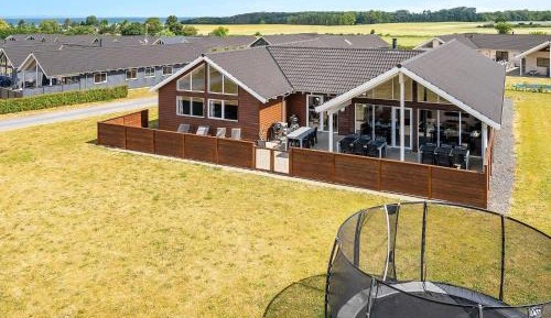 Seven-Bedroom Holiday Home