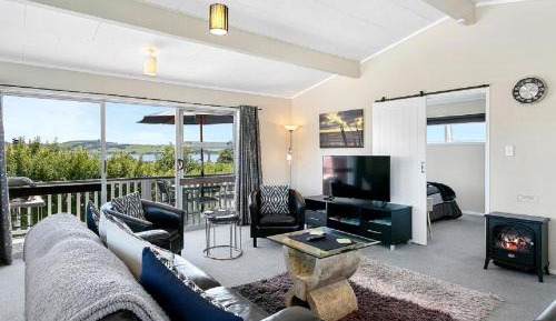 Apartment with Lake View