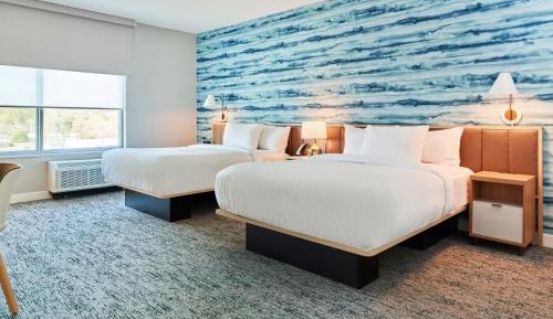 Studio with Two Queen Beds - Hearing Accessible