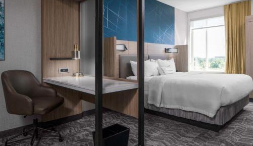 King Suite with Roll-In Shower and Trundle Sofa - Mobility Access/Hearing Accessible