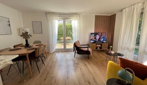 One-Bedroom Deluxe Apartment