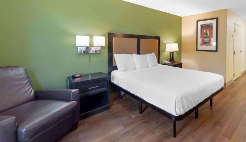 Queen studio with 1 Queen Bed - Disability Access/Non-Smoking