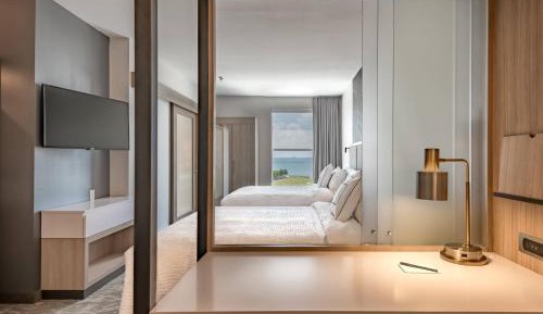 Queen Suite with Two Queen Beds, Bathtub and Trundle Sofa - Mobility Access