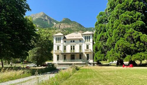 Suite with Mountain View