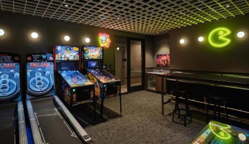 Deluxe One Bedroom Suite