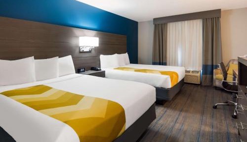 Queen Room with Two Queen Beds and Bath Tub - Disability Access/Non-Smoking 