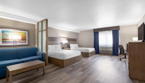 Queen Suite with Two Queen Beds