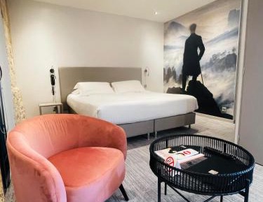 Suite with Balcony with Mountain View