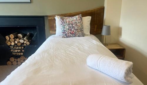 Twin Room with Private External Bathroom