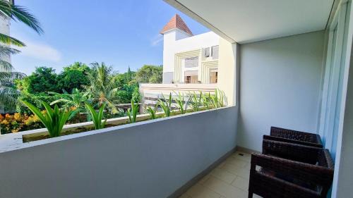 Deluxe Twin Room with Pool View