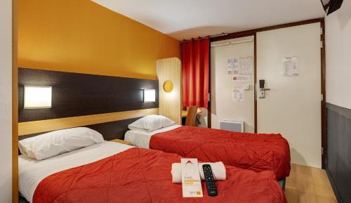 Triple Room with 3 Single Beds