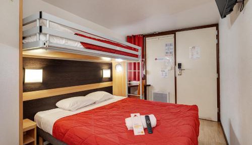Triple Room (1 Double Bed + 1 Single Bed)