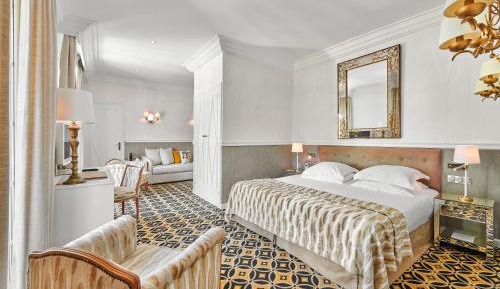 Family Room (2 Adults + 1 Child)