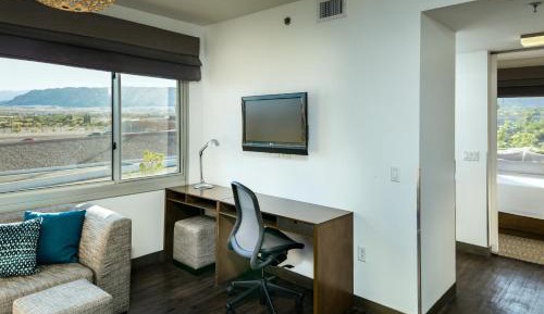 1 Bedroom Suite, 1 King, Sofa bed