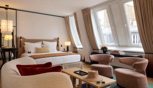 Suite with Free Bottle of Champagne and Spa & Fitness Access