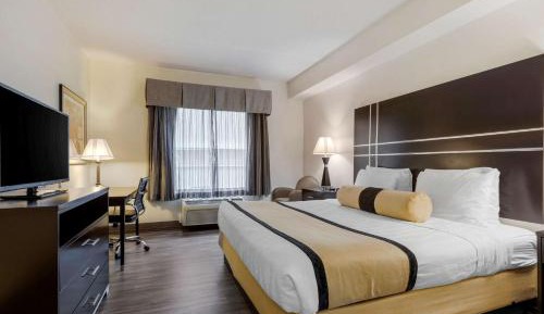 King Room with Roll-in Shower - Disability Access/Non-Smoking