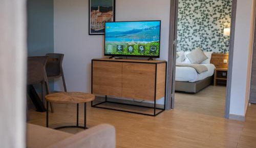 Standard One-Bedroom House (4 Adults)