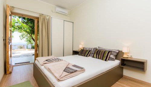 Studio with Balcony number 2 (2 Adults)