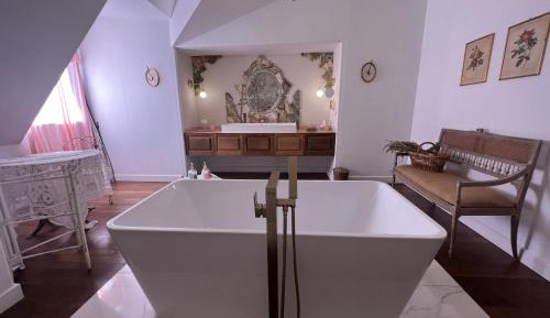 Double Room with Private Bathroom