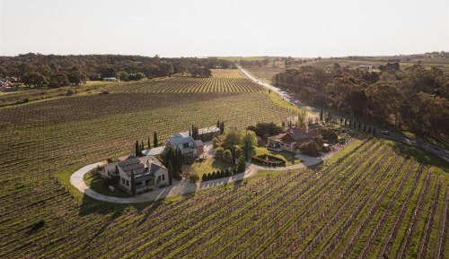 Deluxe One-Bedroom Cottage