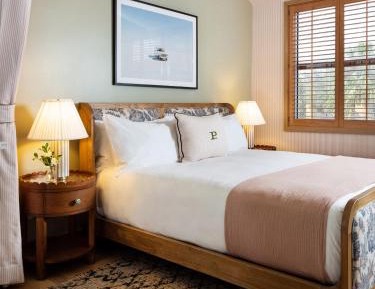 King Room with Roll-In Shower - Disability Access