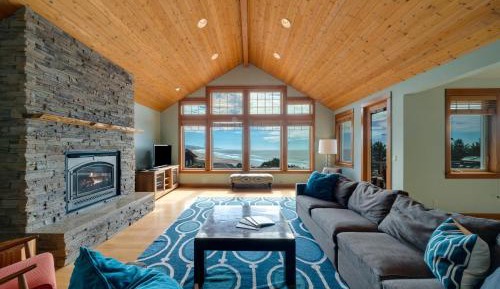 Three-Bedroom Holiday Home 