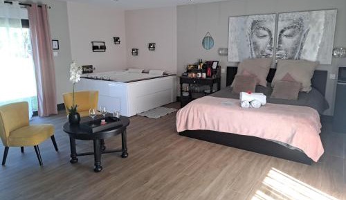 King Room with Spa Bath