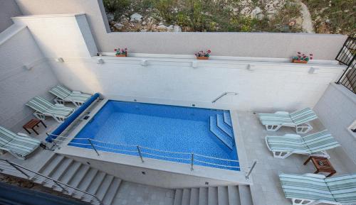 One-Bedroom Apartment with Balcony and Sea View