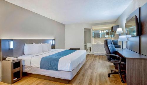 King Room with Spa Bath - Non-Smoking