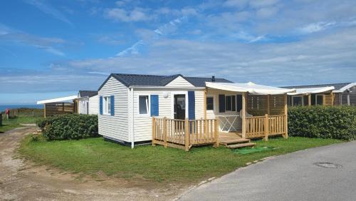 Bungalow - Water Front 