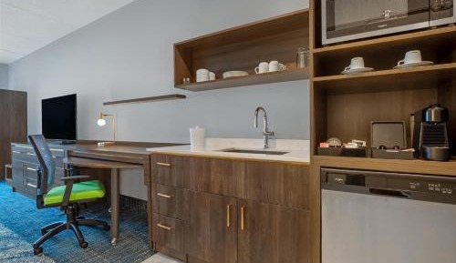 2 Queen Beds Suite with Sofa Bed - Non-Smoking