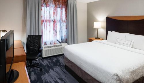 King Room with Roll-In Shower and Sofa Bed - Mobility Access/Hearing Accessible
