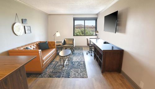 Deluxe One-Bedroom Junior Suite