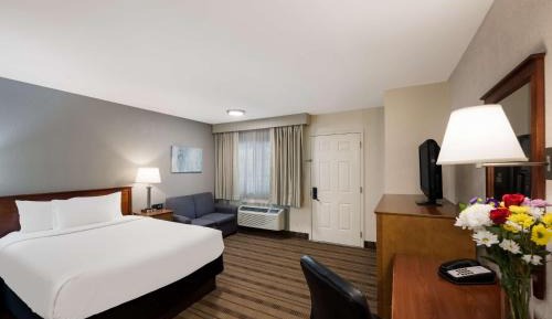 Queen Room with Kitchenette