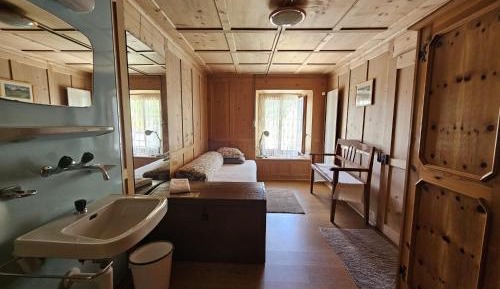 Single Room with Shared Bathroom