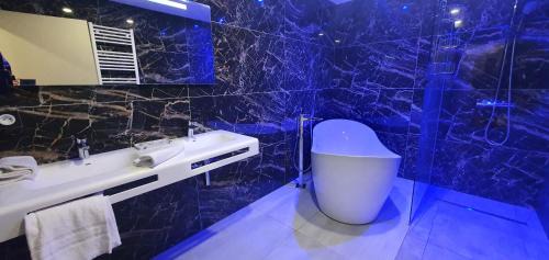 King Suite with Spa Bath