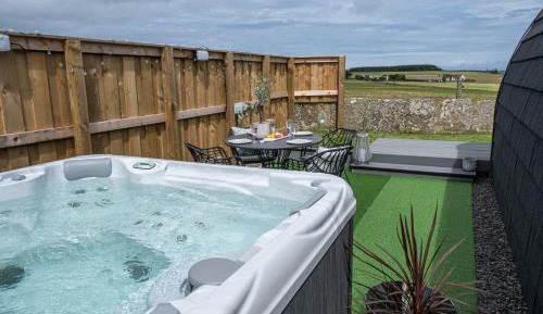 Glamping Pod – Hot Tub - Dog friendly (Foxes Den)