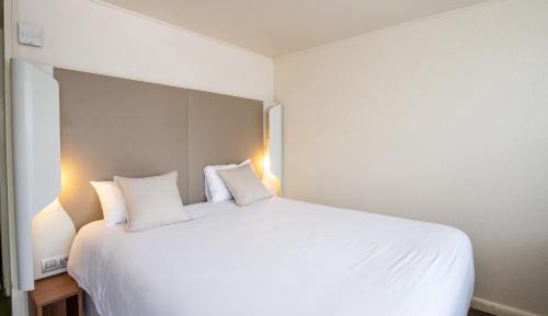 Standard Double Room with One Single Bed - Up to Ten Years