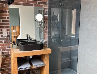 Deluxe Double Room with Shower