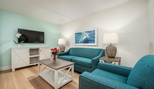 Pool Level 1 King Suite