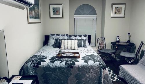 Deluxe Queen Suite