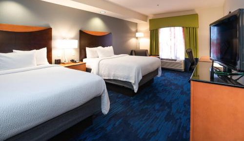 Queen Room with Two Queen Beds and Bathtub - Mobility Access/Hearing Accessible